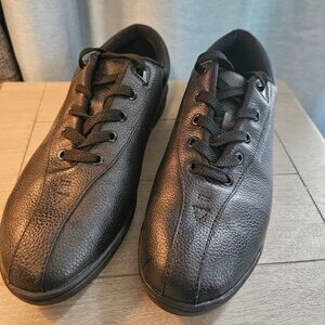 Easy Spirit AP1 black Leather lace-up walking shoe size 9N. Excellent condition